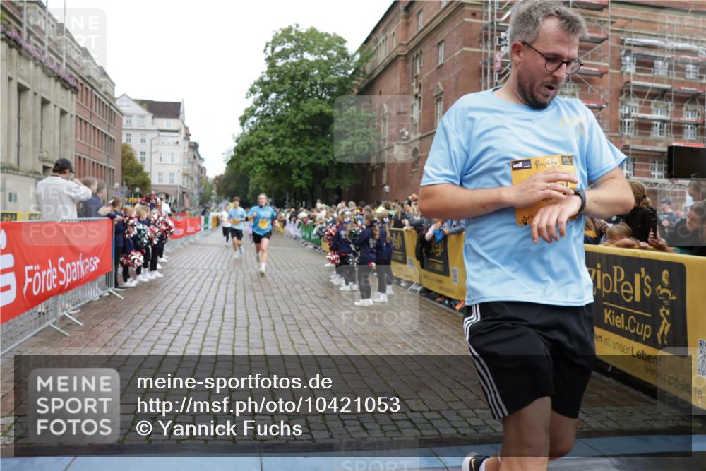 13.09.2026 - Kiel Lauf Yannick Fuchs http://msf.ph/oto/10421053 13.09.2026 09:42:58 Ziel 1040, 1213, 3849, 3850, 5530, 7874, 8191, 8870, 9311, 9629, 11721, 11753, 12678, 142, 445, 762, 771, 1045, 1777, 2608, 3827, 4322, 4548, 5559, 6075, 6099, 6213, 6423, 6542, 6913, 8532, 9519, 9592, 9706, 11721, 12190, 255, 623, 1508, 3041, 5929, 7099, 7532, 8808, 9354, 9933, 10047, 10118, 12259, 133, 2914, 2955, 2977, 3676, 5105, 6099, 6797, 10938, 11793 meine-sportfotos.de