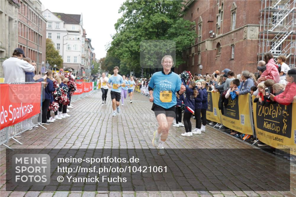 13.09.2026 - Kiel Lauf Yannick Fuchs http://msf.ph/oto/10421061 13.09.2026 09:43:00 Ziel 1040, 1213, 3849, 3850, 5530, 7874, 8191, 9311, 9354, 9629, 11753, 12678, 142, 445, 762, 771, 1045, 1777, 2608, 3827, 4322, 4548, 5559, 6075, 6099, 6213, 6423, 6542, 6913, 8532, 8870, 9519, 9592, 9706, 11721, 12190, 255, 623, 1508, 3041, 5929, 6377, 7099, 7532, 8808, 9933, 10047, 10118, 12259, 133, 445, 771, 2914, 2955, 2977, 5559, 6099, 6542, 6797, 10938 meine-sportfotos.de