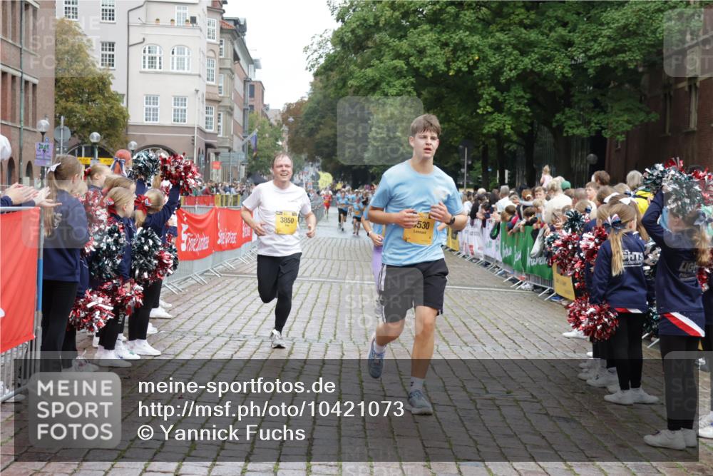 13.09.2026 - Kiel Lauf Yannick Fuchs http://msf.ph/oto/10421073 13.09.2026 09:43:01 Ziel 1040, 1213, 3849, 3850, 5530, 7874, 8191, 9311, 9354, 9629, 11753, 12678, 142, 445, 762, 771, 1045, 1777, 2608, 3827, 4322, 4548, 5559, 6075, 6213, 6423, 6542, 6913, 8532, 8870, 9311, 9519, 9592, 9706, 11721, 12190, 12678, 255, 623, 1508, 3041, 5929, 6377, 7099, 7532, 8808, 9933, 10047, 10118, 12259, 445, 771, 2914, 2955, 2977, 5559, 6099, 6542, 10938, 12190 meine-sportfotos.de