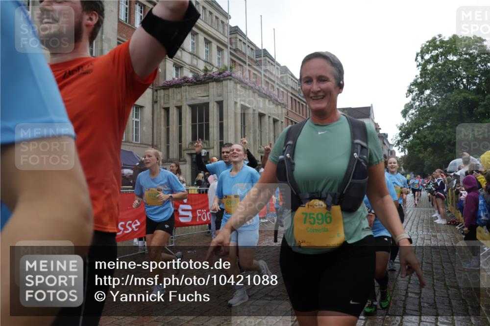 13.09.2026 - Kiel Lauf Yannick Fuchs http://msf.ph/oto/10421088 13.09.2026 10:53:31 Ziel 168, 207, 1199, 1757, 2692, 3027, 3498, 4005, 4515, 4657, 5285, 5766, 5769, 5788, 6543, 6712, 6821, 6926, 7021, 7132, 7365, 7571, 7599, 7649, 8003, 8821, 9677, 11166, 11537, 11556, 11912, 12380, 12513, 127, 168, 207, 373, 1071, 1486, 2174, 2336, 2859, 3104, 3153, 3173, 3500, 3587, 3657, 4196, 5642, 5643, 5691, 5924, 6015, 6055, 6104, 6161, 6181, 6374, 6695, 6777, 7139, 7596, 7869, 8422, 8483, 8516, 8518, 8863, 8905, 9749, 10276, 10367, 10721, 11074, 11097, 11253 meine-sportfotos.de
