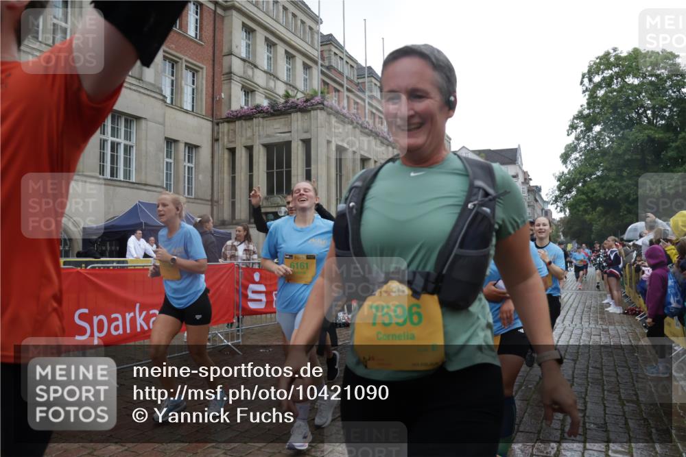 13.09.2026 - Kiel Lauf Yannick Fuchs http://msf.ph/oto/10421090 13.09.2026 10:53:31 Ziel 168, 207, 1199, 1757, 2692, 3027, 3498, 4005, 4515, 4657, 5285, 5766, 5769, 5788, 6543, 6712, 6821, 6926, 7021, 7132, 7365, 7571, 7599, 7649, 8003, 8821, 9677, 11166, 11537, 11556, 11912, 12380, 12513, 127, 168, 207, 373, 1071, 1486, 2174, 2336, 2859, 3104, 3153, 3173, 3500, 3587, 3657, 4196, 5642, 5643, 5691, 5924, 6015, 6055, 6104, 6161, 6181, 6374, 6695, 6777, 7139, 7596, 7869, 8422, 8483, 8516, 8518, 8863, 8905, 9749, 10276, 10367, 10721, 11074, 11097, 11253 meine-sportfotos.de