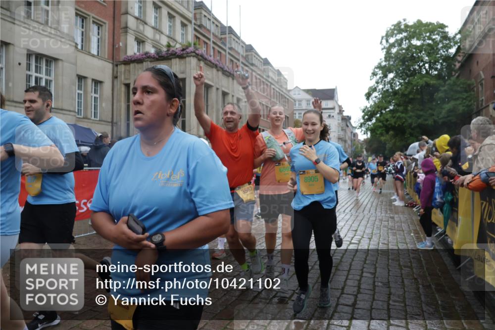 13.09.2026 - Kiel Lauf Yannick Fuchs http://msf.ph/oto/10421102 13.09.2026 10:53:32 Ziel 183, 1199, 1757, 2692, 3027, 3498, 4005, 4515, 4657, 5285, 5766, 5769, 5788, 6543, 6712, 6821, 6926, 7021, 7132, 7365, 7571, 7599, 7649, 8003, 8821, 9198, 9677, 11166, 11537, 11556, 11912, 12380, 12513, 127, 168, 207, 373, 1071, 2174, 2336, 2859, 3104, 3153, 3173, 3500, 3587, 3657, 4196, 5642, 5643, 5691, 5924, 6015, 6055, 6104, 6161, 6181, 6374, 6695, 6777, 7139, 7596, 7869, 8422, 8483, 8518, 8905, 9749, 10276, 10367, 10721, 11074, 11097, 11253 meine-sportfotos.de