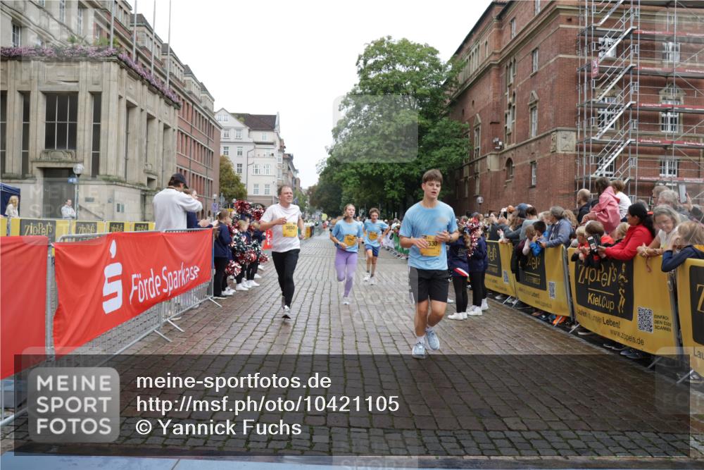 13.09.2026 - Kiel Lauf Yannick Fuchs http://msf.ph/oto/10421105 13.09.2026 09:43:02 Ziel 1040, 1213, 3849, 3850, 5530, 7874, 8191, 9354, 9629, 11753, 12259, 142, 445, 762, 771, 1045, 1777, 2608, 3827, 4322, 4548, 5559, 6075, 6213, 6423, 6542, 6913, 8532, 8870, 9311, 9519, 9592, 9629, 9706, 11721, 12190, 12678, 255, 623, 1508, 3041, 5929, 6377, 7099, 7532, 8808, 9933, 10047, 10118, 445, 771, 2914, 2955, 2977, 5559, 6099, 6542, 12190 meine-sportfotos.de
