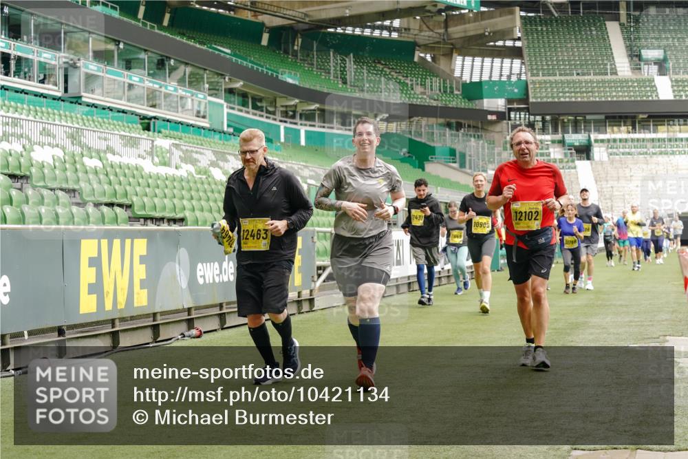 13.09.2026 - 21. swb-Marathon Bremen Michael Burmester http://msf.ph/oto/10421134 13.09.2026 10:44:38 Laufen im Stadion 10004, 10005, 10137, 10176, 10191, 10192, 10194, 10271, 10295, 10325, 10335, 10344, 10402, 10430, 10459, 10513, 10568, 10600, 10605, 10606, 10629, 10679, 10713, 10756, 10779, 10882, 10899, 10900, 10979, 10997, 10999, 11081, 11200, 11217, 11233, 11264, 11307, 11333, 11337, 11355, 11385, 11408, 11448, 11456, 11461, 11482, 11495, 11629, 11808, 11932, 11943, 12057, 12089, 12151, 12224, 12226, 12311, 12321, 12334, 12539 meine-sportfotos.de