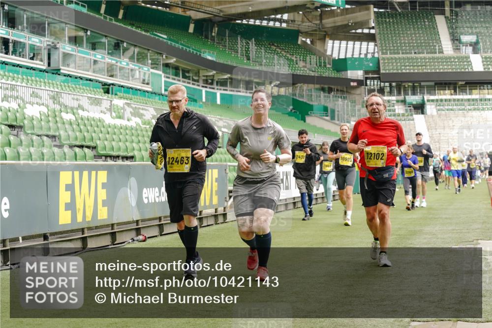 13.09.2026 - 21. swb-Marathon Bremen Michael Burmester http://msf.ph/oto/10421143 13.09.2026 10:44:38 Laufen im Stadion 10004, 10005, 10137, 10176, 10191, 10192, 10194, 10271, 10295, 10325, 10335, 10344, 10402, 10430, 10459, 10513, 10568, 10600, 10605, 10606, 10629, 10679, 10713, 10756, 10779, 10882, 10899, 10900, 10979, 10997, 10999, 11081, 11200, 11217, 11233, 11264, 11307, 11333, 11337, 11355, 11385, 11408, 11448, 11456, 11461, 11482, 11495, 11629, 11808, 11932, 11943, 12057, 12089, 12151, 12224, 12226, 12311, 12321, 12334, 12539 meine-sportfotos.de