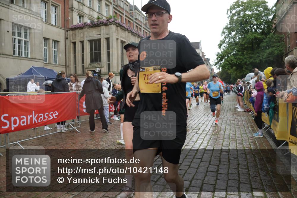 13.09.2026 - Kiel Lauf Yannick Fuchs http://msf.ph/oto/10421148 13.09.2026 10:53:36 Ziel 183, 661, 1199, 1757, 2225, 2433, 2692, 3027, 3498, 3922, 4515, 4657, 5285, 5766, 5769, 5788, 6712, 6926, 7021, 7132, 7571, 7599, 7649, 8003, 8642, 8821, 8987, 9198, 9471, 9677, 10002, 11166, 11537, 11912, 12088, 127, 168, 207, 373, 1757, 2174, 2336, 2859, 3104, 3153, 3173, 3500, 4005, 4196, 5691, 5924, 6055, 6104, 6181, 6374, 6543, 6821, 7139, 7365, 7649, 7869, 8422, 8483, 8518, 10276, 10367, 11074, 11097, 11253, 11556, 12380, 2683 meine-sportfotos.de
