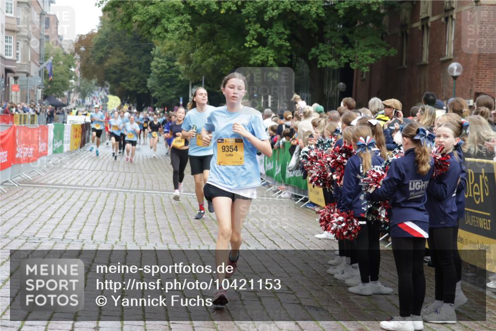 13.09.2026 - Kiel Lauf Yannick Fuchs http://msf.ph/oto/10421153 13.09.2026 09:43:06 Ziel 1040, 3041, 3850, 5530, 8191, 9354, 10047, 11753, 12259, 142, 762, 1045, 1213, 1777, 2608, 3827, 3849, 4322, 4548, 6075, 6213, 6423, 6913, 7874, 8532, 8870, 9311, 9519, 9592, 9629, 9706, 11721, 12678, 255, 623, 1508, 4256, 5929, 6377, 7099, 7532, 7857, 8066, 8808, 9933, 10118, 445, 771, 1045, 1777, 2608, 4548, 5559, 6075, 6099, 6213, 6423, 6542, 6913, 12190 meine-sportfotos.de