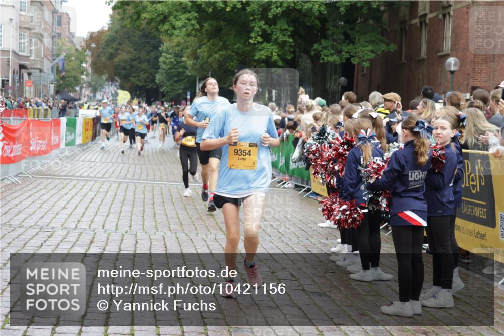 13.09.2026 - Kiel Lauf Yannick Fuchs http://msf.ph/oto/10421156 13.09.2026 09:43:06 Ziel 1040, 3041, 3850, 5530, 8191, 9354, 10047, 11753, 12259, 142, 762, 1045, 1213, 1777, 2608, 3827, 3849, 4322, 4548, 6075, 6213, 6423, 6913, 7874, 8532, 8870, 9311, 9519, 9592, 9629, 9706, 11721, 12678, 255, 623, 1508, 4256, 5929, 6377, 7099, 7532, 7857, 8066, 8808, 9933, 10118, 445, 771, 1045, 1777, 2608, 4548, 5559, 6075, 6099, 6213, 6423, 6542, 6913, 12190 meine-sportfotos.de
