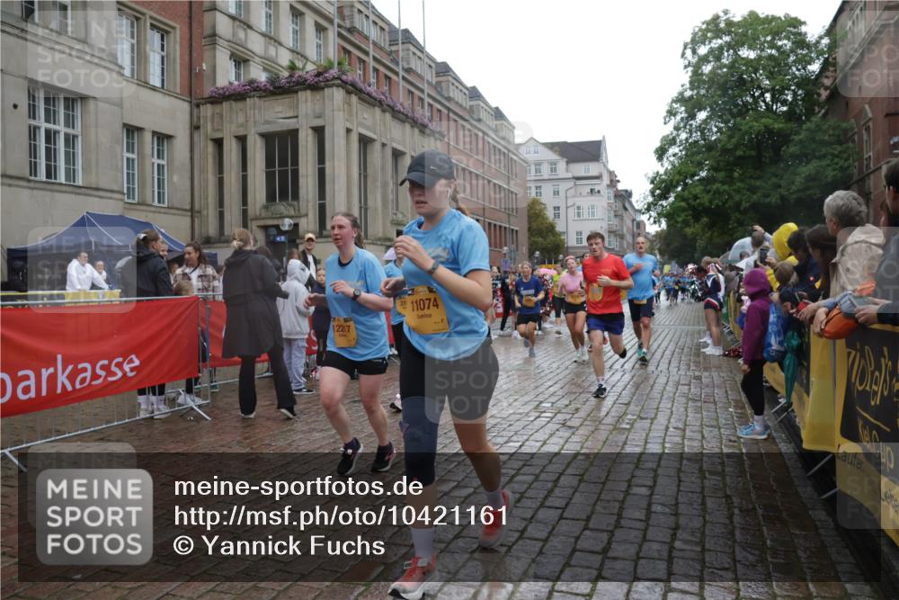 13.09.2026 - Kiel Lauf Yannick Fuchs http://msf.ph/oto/10421161 13.09.2026 10:53:38 Ziel 183, 661, 1199, 2225, 2433, 2692, 3027, 3498, 3922, 3962, 4515, 4657, 5285, 5766, 5769, 5788, 6712, 6926, 7021, 7132, 7571, 7599, 8003, 8642, 8821, 8987, 9198, 9471, 9677, 10002, 11166, 11537, 11912, 12088, 127, 168, 207, 373, 1757, 2174, 2336, 2859, 3104, 3153, 3500, 4005, 4196, 5691, 5924, 6055, 6104, 6181, 6374, 6543, 6821, 7365, 7649, 7869, 8422, 8483, 8518, 10276, 10367, 11074, 11097, 11253, 11556, 12380, 2683, 3886 meine-sportfotos.de