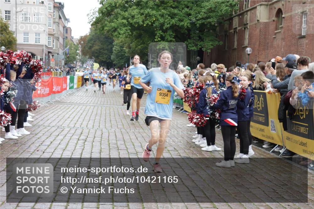 13.09.2026 - Kiel Lauf Yannick Fuchs http://msf.ph/oto/10421165 13.09.2026 09:43:06 Ziel 1040, 3041, 3850, 5530, 8191, 9354, 10047, 11753, 12259, 142, 762, 1045, 1213, 1777, 2608, 3827, 3849, 4322, 4548, 6075, 6213, 6423, 6913, 7874, 8532, 8870, 9311, 9519, 9592, 9629, 9706, 11721, 12678, 255, 623, 1508, 4256, 5929, 6377, 7099, 7532, 7857, 8066, 8808, 9933, 10118, 445, 771, 1045, 1777, 2608, 4548, 5559, 6075, 6099, 6213, 6423, 6542, 6913, 12190 meine-sportfotos.de