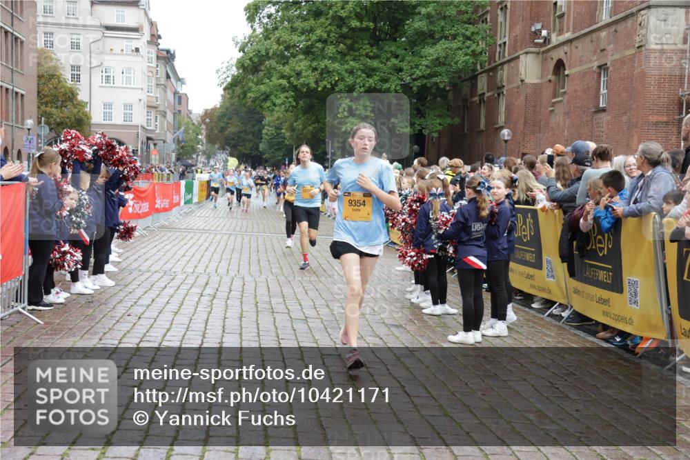 13.09.2026 - Kiel Lauf Yannick Fuchs http://msf.ph/oto/10421171 13.09.2026 09:43:06 Ziel 1040, 3041, 3850, 5530, 8191, 9354, 10047, 11753, 12259, 142, 762, 1045, 1213, 1777, 2608, 3827, 3849, 4322, 4548, 6075, 6213, 6423, 6913, 7874, 8532, 8870, 9311, 9519, 9592, 9629, 9706, 11721, 12678, 255, 623, 1508, 4256, 5929, 6377, 7099, 7532, 7857, 8066, 8808, 9933, 10118, 445, 771, 1045, 1777, 2608, 4548, 5559, 6075, 6099, 6213, 6423, 6542, 6913, 12190 meine-sportfotos.de