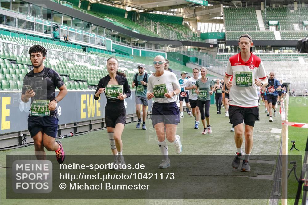 13.09.2026 - 21. swb-Marathon Bremen Michael Burmester http://msf.ph/oto/10421173 13.09.2026 13:22:04 Laufen im Stadion 128, 160, 211, 258, 343, 351, 423, 441, 571, 601, 620, 782, 851, 1060, 1094, 1157, 1158, 1177, 1259, 1316, 1344, 1417, 1439, 1518, 1657, 1669, 1676, 1691, 1729, 1808, 1846, 1883, 2139, 2201, 2258, 2278, 2290, 2394, 2395, 2414, 2437, 2504, 2519, 2551, 2588, 2619, 2632, 2652, 2660, 2685, 2711, 2736, 2793, 2828, 2954, 2964, 2995, 3004, 3010, 3022, 3034, 3070, 3074, 3102, 3144, 3225, 3351, 3530, 3682, 3784, 4020, 4406, 4407, 4431, 4584, 1506 meine-sportfotos.de