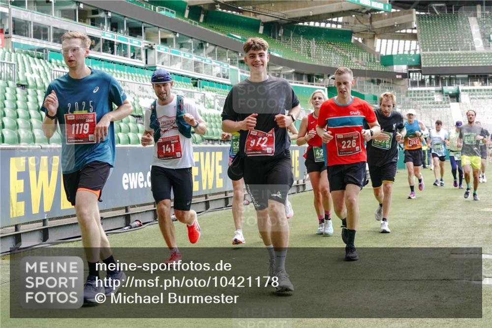 13.09.2026 - 21. swb-Marathon Bremen Michael Burmester http://msf.ph/oto/10421178 13.09.2026 12:59:13 Laufen im Stadion 141, 148, 191, 226, 232, 260, 342, 511, 672, 745, 789, 790, 972, 1080, 1119, 1166, 1191, 1199, 1209, 1281, 1493, 1494, 1516, 1642, 1647, 1931, 1933, 2046, 2088, 2210, 2289, 2343, 2367, 2397, 2425, 2481, 2517, 2570, 2577, 2771, 2806, 2807, 2827, 2885, 2899, 2914, 2953, 2961, 2979, 3015, 3021, 3098, 3120, 3124, 3138, 3148, 3186, 3190, 3233, 3273, 3319, 3338, 3435, 3516, 3531, 3534, 3560, 3652, 3655, 3695, 3861, 3930, 3933, 3934, 205 meine-sportfotos.de