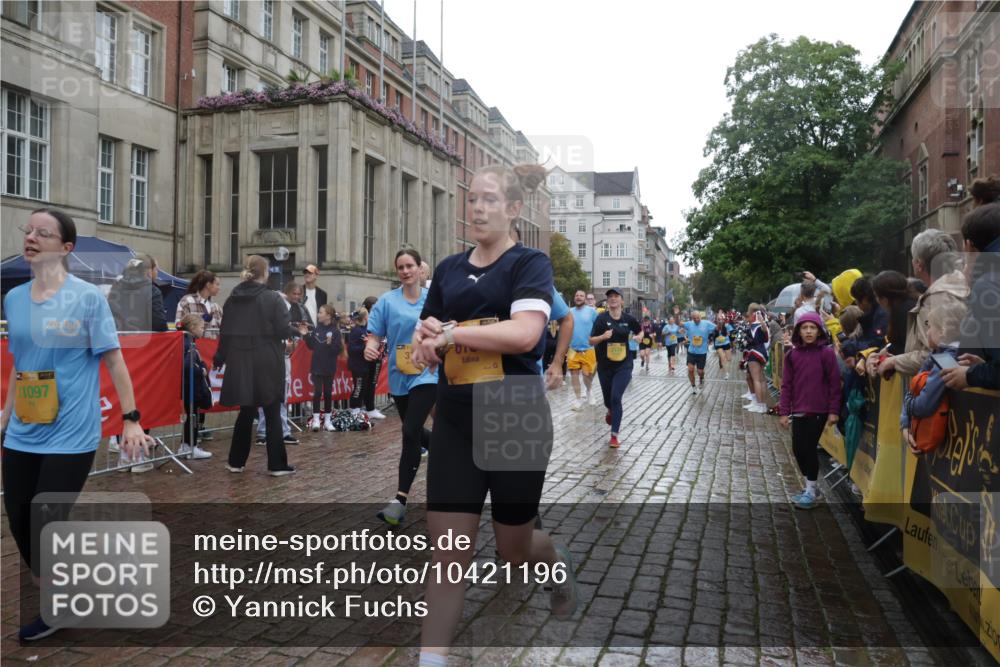 13.09.2026 - Kiel Lauf Yannick Fuchs http://msf.ph/oto/10421196 13.09.2026 10:53:48 Ziel 661, 1117, 1424, 2033, 2225, 2433, 2843, 3092, 3817, 3822, 3922, 3962, 4249, 4633, 4701, 5073, 5203, 5427, 5431, 5884, 6297, 6761, 7144, 7467, 7695, 8610, 8642, 8987, 9124, 9471, 9705, 10002, 11897, 12088, 12404, 168, 183, 207, 373, 1199, 1757, 2174, 2336, 2692, 2859, 3027, 3498, 3922, 4005, 4196, 4515, 4657, 5285, 5691, 5766, 5769, 5788, 6181, 6543, 6821, 7021, 7132, 7365, 7649, 8422, 10276, 10367, 11097, 11166, 11253, 11537, 11556, 12380, 2683, 3886, 12844 meine-sportfotos.de