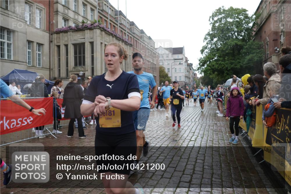 13.09.2026 - Kiel Lauf Yannick Fuchs http://msf.ph/oto/10421200 13.09.2026 10:53:48 Ziel 661, 1117, 1424, 2033, 2225, 2433, 2843, 3092, 3817, 3822, 3922, 3962, 4249, 4633, 4701, 5073, 5203, 5427, 5431, 5884, 6297, 6761, 7144, 7467, 7695, 8610, 8642, 8987, 9124, 9471, 9705, 10002, 11897, 12088, 12404, 168, 183, 207, 373, 1199, 1757, 2174, 2336, 2692, 2859, 3027, 3498, 3922, 4005, 4196, 4515, 4657, 5285, 5691, 5766, 5769, 5788, 6181, 6543, 6821, 7021, 7132, 7365, 7649, 8422, 10276, 10367, 11097, 11166, 11253, 11537, 11556, 12380, 2683, 3886, 12844 meine-sportfotos.de