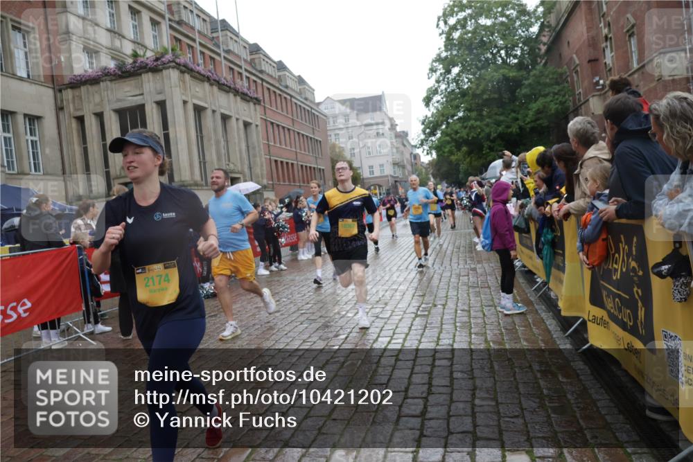 13.09.2026 - Kiel Lauf Yannick Fuchs http://msf.ph/oto/10421202 13.09.2026 10:53:50 Ziel 661, 1117, 1424, 2033, 2225, 2843, 3092, 3817, 3822, 3962, 4249, 4633, 4701, 5073, 5203, 5427, 5431, 5626, 5884, 6297, 6394, 6761, 7144, 7467, 7695, 8610, 8639, 8987, 9124, 9705, 10002, 10766, 11897, 12088, 12404, 168, 183, 207, 373, 1199, 1757, 2174, 2225, 2336, 2433, 2692, 2859, 3027, 3498, 3922, 4005, 4515, 4657, 5285, 5691, 5766, 5769, 5788, 6543, 6821, 7021, 7132, 7365, 7649, 10276, 10367, 11166, 11253, 11537, 11556, 12380, 2683, 3886, 12844 meine-sportfotos.de