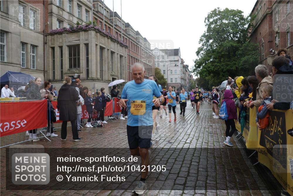 13.09.2026 - Kiel Lauf Yannick Fuchs http://msf.ph/oto/10421205 13.09.2026 10:53:52 Ziel 1117, 1424, 2033, 2683, 2843, 3092, 3817, 3822, 3962, 4045, 4249, 4276, 4633, 4701, 5073, 5203, 5427, 5431, 5506, 5626, 5650, 5884, 6297, 6394, 6761, 7144, 7467, 7695, 8610, 8639, 9124, 9705, 10766, 11897, 12404, 168, 183, 207, 661, 1199, 1757, 2225, 2336, 2433, 2692, 2859, 3027, 3498, 3922, 4005, 4515, 4657, 5285, 5766, 5769, 5788, 6543, 6821, 7021, 7132, 7365, 7649, 10276, 11166, 11253, 11537, 11556, 12380, 243, 3886, 12844 meine-sportfotos.de