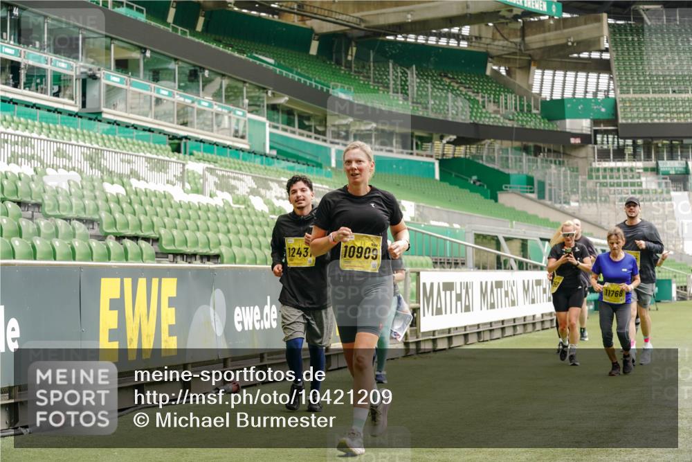 13.09.2026 - 21. swb-Marathon Bremen Michael Burmester http://msf.ph/oto/10421209 13.09.2026 10:44:42 Laufen im Stadion 10004, 10005, 10137, 10176, 10191, 10192, 10194, 10202, 10271, 10295, 10325, 10335, 10344, 10402, 10430, 10459, 10513, 10524, 10568, 10600, 10605, 10606, 10629, 10679, 10713, 10756, 10779, 10882, 10899, 10900, 10979, 10997, 10999, 11081, 11200, 11217, 11233, 11264, 11307, 11333, 11337, 11355, 11385, 11408, 11448, 11456, 11461, 11482, 11495, 11629, 11808, 11932, 11943, 12057, 12089, 12151, 12153, 12224, 12226, 12311, 12321, 12334, 12539 meine-sportfotos.de