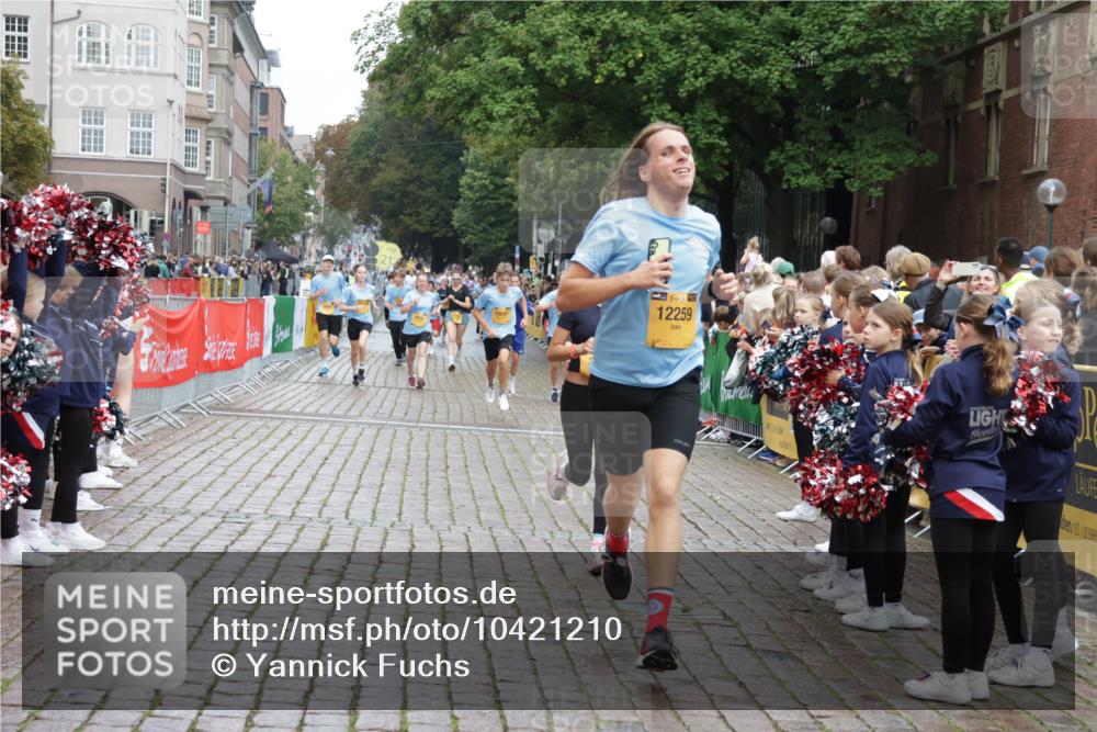 13.09.2026 - Kiel Lauf Yannick Fuchs http://msf.ph/oto/10421210 13.09.2026 09:43:08 Ziel 1040, 3041, 3850, 5530, 9354, 9933, 10047, 10118, 11753, 12259, 142, 762, 1213, 2608, 3827, 3849, 4322, 6423, 6913, 7874, 8191, 8532, 8870, 9311, 9519, 9592, 9629, 9706, 11721, 12678, 255, 401, 623, 1508, 4256, 5929, 6377, 7099, 7532, 7857, 8066, 8808, 10189, 445, 771, 1045, 1777, 2608, 4548, 5559, 6075, 6213, 6423, 6542, 6913, 9706, 12190 meine-sportfotos.de