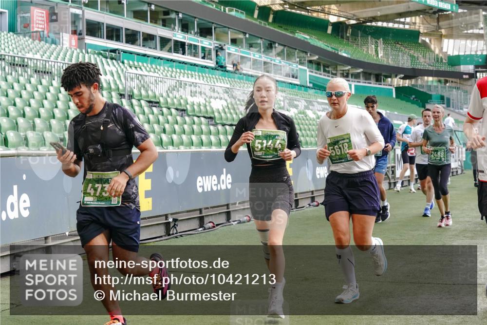 13.09.2026 - 21. swb-Marathon Bremen Michael Burmester http://msf.ph/oto/10421213 13.09.2026 13:22:05 Laufen im Stadion 128, 160, 211, 258, 343, 351, 423, 441, 571, 601, 620, 782, 851, 1060, 1094, 1157, 1158, 1177, 1259, 1316, 1344, 1417, 1439, 1518, 1657, 1669, 1676, 1691, 1729, 1808, 1846, 1883, 2139, 2201, 2258, 2278, 2290, 2394, 2395, 2414, 2437, 2504, 2519, 2551, 2588, 2619, 2632, 2652, 2660, 2685, 2711, 2736, 2828, 2954, 2964, 2995, 3004, 3010, 3022, 3034, 3070, 3074, 3144, 3225, 3351, 3530, 3682, 3784, 4020, 4406, 4407, 4431, 4584, 1506 meine-sportfotos.de