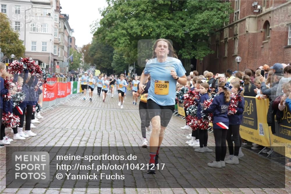13.09.2026 - Kiel Lauf Yannick Fuchs http://msf.ph/oto/10421217 13.09.2026 09:43:08 Ziel 1040, 3041, 3850, 5530, 9354, 9933, 10047, 10118, 11753, 12259, 142, 762, 1213, 2608, 3827, 3849, 4322, 6423, 6913, 7874, 8191, 8532, 8870, 9311, 9519, 9592, 9629, 9706, 11721, 12678, 255, 401, 623, 1508, 4256, 5929, 6377, 7099, 7532, 7857, 8066, 8808, 10189, 445, 771, 1045, 1777, 2608, 4548, 5559, 6075, 6213, 6423, 6542, 6913, 9706, 12190 meine-sportfotos.de