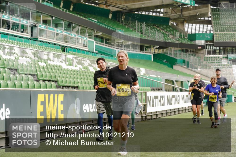 13.09.2026 - 21. swb-Marathon Bremen Michael Burmester http://msf.ph/oto/10421219 13.09.2026 10:44:42 Laufen im Stadion 10004, 10005, 10137, 10176, 10191, 10192, 10194, 10202, 10271, 10295, 10325, 10335, 10344, 10402, 10430, 10459, 10513, 10524, 10568, 10600, 10605, 10606, 10629, 10679, 10713, 10756, 10779, 10882, 10899, 10900, 10979, 10997, 10999, 11081, 11200, 11217, 11233, 11264, 11307, 11333, 11337, 11355, 11385, 11408, 11448, 11456, 11461, 11482, 11495, 11629, 11808, 11932, 11943, 12057, 12089, 12151, 12153, 12224, 12226, 12311, 12321, 12334, 12539 meine-sportfotos.de