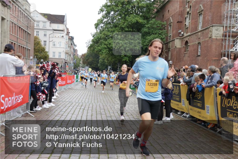 13.09.2026 - Kiel Lauf Yannick Fuchs http://msf.ph/oto/10421234 13.09.2026 09:43:09 Ziel 1040, 3041, 3850, 5530, 5929, 7532, 8808, 9354, 9933, 10047, 10118, 11753, 12259, 142, 762, 1213, 3827, 3849, 4322, 6423, 7874, 8191, 8532, 8870, 9311, 9519, 9592, 9629, 9706, 11721, 12678, 255, 401, 623, 1508, 4256, 6377, 7099, 7857, 8066, 10189, 10300, 12575, 445, 771, 1045, 1777, 2608, 4548, 5559, 6075, 6213, 6423, 6542, 6913, 9706, 12190 meine-sportfotos.de