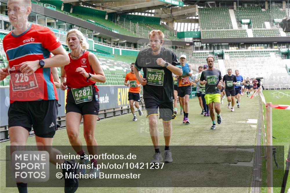 13.09.2026 - 21. swb-Marathon Bremen Michael Burmester http://msf.ph/oto/10421237 13.09.2026 12:59:15 Laufen im Stadion 141, 148, 191, 226, 232, 260, 342, 511, 672, 745, 789, 790, 972, 1080, 1119, 1166, 1191, 1199, 1209, 1281, 1493, 1494, 1516, 1642, 1647, 1931, 1933, 2046, 2088, 2210, 2289, 2343, 2367, 2397, 2425, 2481, 2517, 2570, 2577, 2771, 2806, 2807, 2827, 2885, 2899, 2914, 2953, 2961, 2979, 3015, 3021, 3098, 3120, 3124, 3138, 3148, 3186, 3190, 3233, 3273, 3319, 3338, 3435, 3516, 3531, 3534, 3560, 3652, 3655, 3695, 3861, 3930, 3933, 3934, 205 meine-sportfotos.de