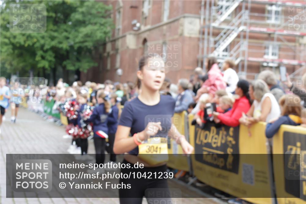 13.09.2026 - Kiel Lauf Yannick Fuchs http://msf.ph/oto/10421239 13.09.2026 09:43:11 Ziel 1040, 1508, 3041, 3850, 5929, 7099, 7532, 8808, 9354, 9933, 10047, 10118, 11753, 12259, 142, 762, 1040, 1213, 3827, 3849, 3850, 4322, 5530, 7874, 8191, 8532, 8870, 9311, 9519, 9592, 9629, 9706, 11721, 12678, 40, 255, 401, 623, 1857, 4256, 6377, 7857, 8066, 10189, 10300, 12575, 142, 1045, 1777, 2608, 4548, 6075, 6213, 6423, 6913, 8532, 9706, 12190 meine-sportfotos.de