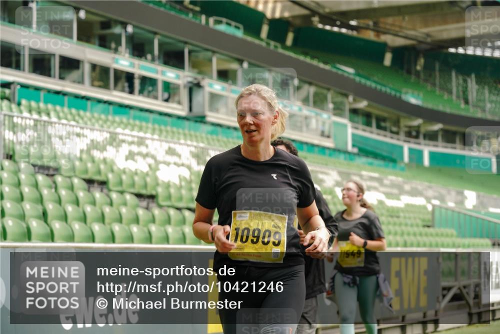 13.09.2026 - 21. swb-Marathon Bremen Michael Burmester http://msf.ph/oto/10421246 13.09.2026 10:44:44 Laufen im Stadion 10004, 10005, 10137, 10176, 10191, 10192, 10194, 10202, 10242, 10271, 10295, 10325, 10335, 10344, 10402, 10430, 10459, 10513, 10524, 10568, 10600, 10605, 10606, 10629, 10679, 10713, 10756, 10779, 10882, 10899, 10900, 10979, 10997, 10999, 11081, 11200, 11217, 11233, 11264, 11307, 11333, 11337, 11355, 11385, 11408, 11448, 11456, 11461, 11482, 11495, 11629, 11808, 11932, 11943, 12057, 12089, 12151, 12153, 12224, 12226, 12311, 12321, 12334, 12539 meine-sportfotos.de