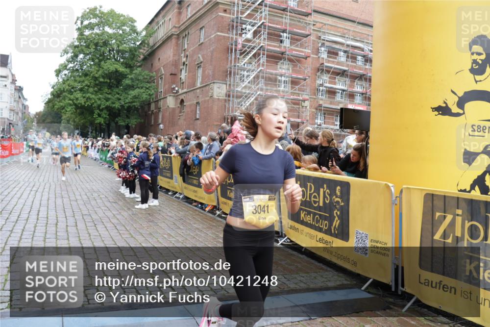 13.09.2026 - Kiel Lauf Yannick Fuchs http://msf.ph/oto/10421248 13.09.2026 09:43:11 Ziel 1040, 1508, 3041, 3850, 5929, 7099, 7532, 8808, 9354, 9933, 10047, 10118, 11753, 12259, 142, 762, 1040, 1213, 3827, 3849, 3850, 4322, 5530, 7874, 8191, 8532, 8870, 9311, 9519, 9592, 9629, 9706, 11721, 12678, 40, 255, 401, 623, 1857, 4256, 6377, 7857, 8066, 10189, 10300, 12575, 142, 1045, 1777, 2608, 4548, 6075, 6213, 6423, 6913, 8532, 9706, 12190 meine-sportfotos.de