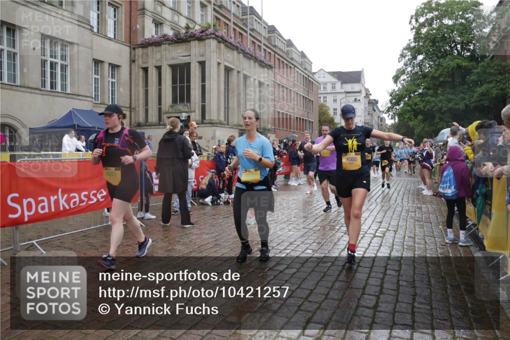 13.09.2026 - Kiel Lauf Yannick Fuchs http://msf.ph/oto/10421257 13.09.2026 10:53:56 Ziel 1117, 2033, 2683, 3092, 3269, 3817, 3822, 3886, 4045, 4101, 4276, 4581, 4701, 4867, 5073, 5203, 5427, 5431, 5506, 5621, 5626, 5650, 5675, 5678, 5884, 6297, 6394, 7144, 7518, 7695, 8610, 8639, 9124, 9666, 9705, 10146, 10766, 11486, 11897, 168, 183, 207, 661, 1199, 1424, 1757, 2225, 2433, 2692, 2843, 3027, 3498, 3922, 3962, 4005, 4249, 4515, 4633, 4657, 5285, 5766, 5769, 5788, 6543, 6821, 7021, 7132, 7365, 7649, 11166, 11537, 11556, 12380, 243 meine-sportfotos.de