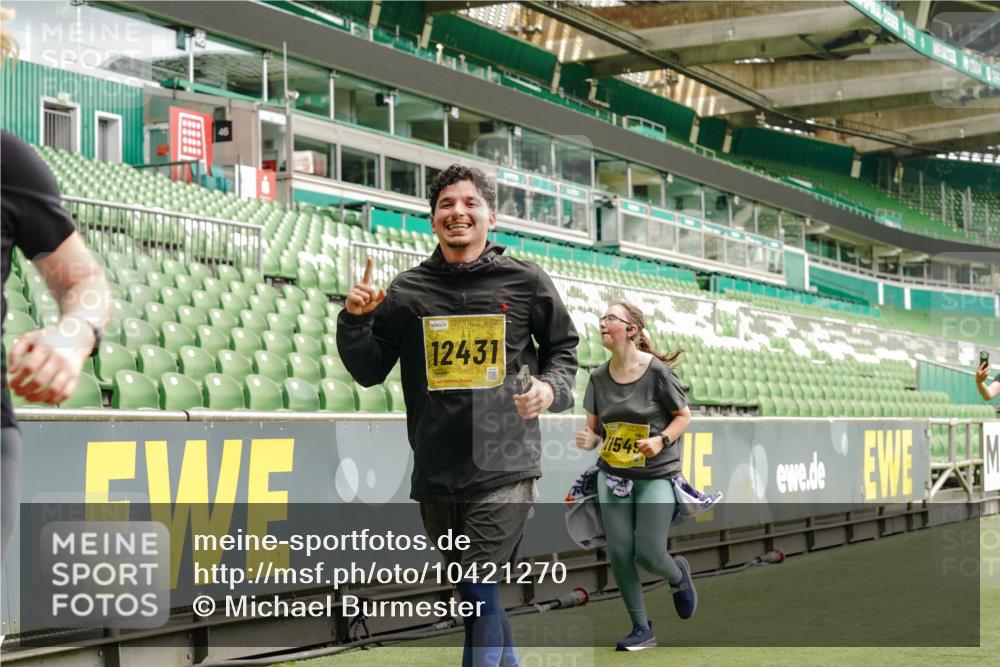 13.09.2026 - 21. swb-Marathon Bremen Michael Burmester http://msf.ph/oto/10421270 13.09.2026 10:44:45 Laufen im Stadion 10004, 10005, 10137, 10176, 10191, 10192, 10194, 10202, 10242, 10271, 10295, 10325, 10335, 10344, 10402, 10430, 10459, 10513, 10524, 10568, 10600, 10605, 10606, 10629, 10679, 10713, 10756, 10779, 10882, 10899, 10900, 10979, 10997, 10999, 11081, 11200, 11217, 11233, 11264, 11307, 11333, 11337, 11355, 11385, 11408, 11448, 11456, 11461, 11482, 11495, 11629, 11808, 11932, 11943, 12057, 12089, 12151, 12153, 12224, 12226, 12311, 12321, 12334, 12539 meine-sportfotos.de