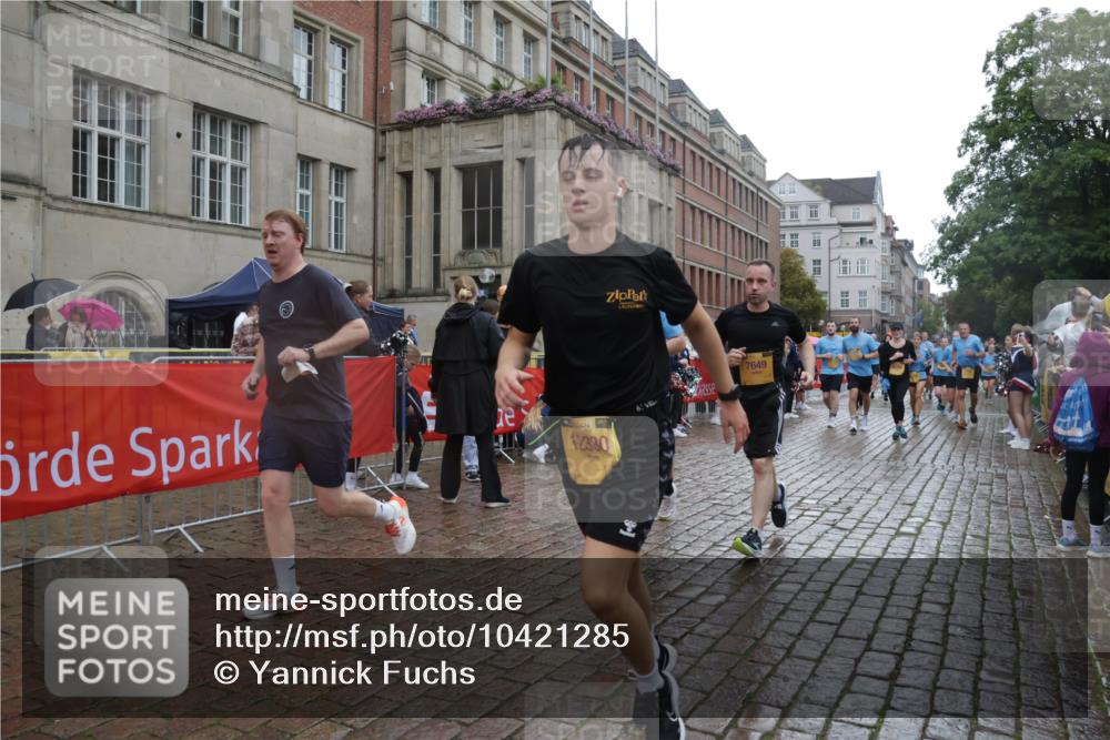 13.09.2026 - Kiel Lauf Yannick Fuchs http://msf.ph/oto/10421285 13.09.2026 10:53:59 Ziel 1117, 1740, 2033, 2683, 3024, 3092, 3269, 3817, 3822, 3886, 4045, 4101, 4276, 4581, 4701, 4867, 5203, 5431, 5506, 5621, 5626, 5650, 5675, 5678, 5680, 5884, 6297, 6394, 7144, 7518, 7535, 7695, 8610, 8639, 9088, 9124, 9517, 9618, 9666, 10119, 10146, 10766, 11486, 11897, 183, 661, 1199, 1424, 1757, 2225, 2433, 2692, 2843, 3027, 3498, 3817, 3922, 3962, 4249, 4515, 4633, 4657, 5073, 5285, 5427, 5766, 5769, 5788, 5884, 7021, 7132, 7365, 7649, 11166, 11537, 11556, 12380, 243 meine-sportfotos.de
