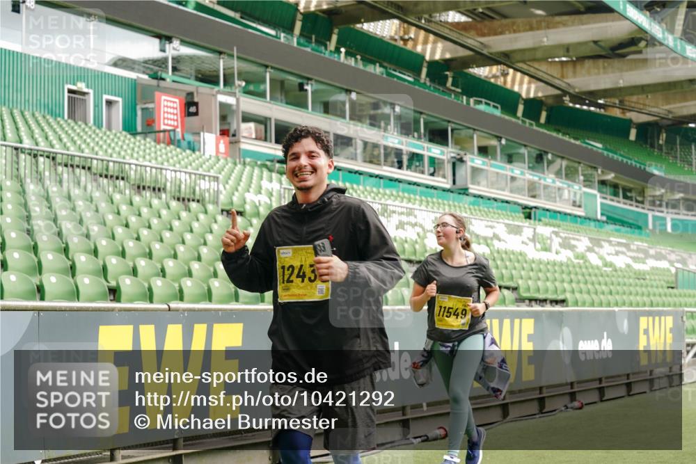 13.09.2026 - 21. swb-Marathon Bremen Michael Burmester http://msf.ph/oto/10421292 13.09.2026 10:44:45 Laufen im Stadion 10004, 10005, 10137, 10176, 10191, 10192, 10194, 10202, 10242, 10271, 10295, 10325, 10335, 10344, 10402, 10430, 10459, 10513, 10524, 10568, 10600, 10605, 10606, 10629, 10679, 10713, 10756, 10779, 10882, 10899, 10900, 10979, 10997, 10999, 11081, 11200, 11217, 11233, 11264, 11307, 11333, 11337, 11355, 11385, 11408, 11448, 11456, 11461, 11482, 11495, 11629, 11808, 11932, 11943, 12057, 12089, 12151, 12153, 12224, 12226, 12311, 12321, 12334, 12539 meine-sportfotos.de