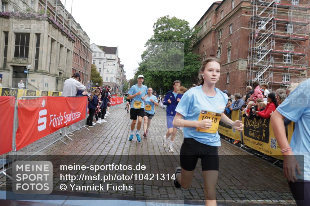 13.09.2026 - Kiel Lauf Yannick Fuchs http://msf.ph/oto/10421314 13.09.2026 09:43:15 Ziel 255, 623, 1508, 3041, 5929, 6377, 7099, 7532, 8808, 9354, 9933, 10047, 10118, 12259, 762, 1040, 1213, 3827, 3849, 3850, 4322, 5530, 7874, 8191, 8870, 9311, 9354, 9519, 9592, 9629, 11721, 11753, 12678, 40, 401, 1049, 1857, 4171, 4256, 7773, 7857, 7905, 8066, 8770, 8834, 10189, 10300, 11246, 12101, 12575, 142, 2608, 6423, 6913, 8532, 9519, 9592, 9706 meine-sportfotos.de