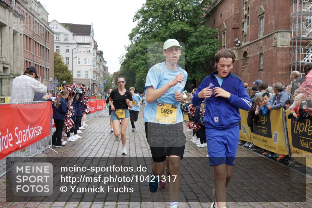 13.09.2026 - Kiel Lauf Yannick Fuchs http://msf.ph/oto/10421317 13.09.2026 09:43:16 Ziel 255, 623, 1508, 3041, 5929, 6377, 7099, 7532, 8808, 9933, 10047, 10118, 12259, 762, 1040, 1213, 3827, 3849, 3850, 4322, 5530, 7874, 8191, 8870, 9311, 9354, 9519, 9629, 11721, 11753, 12678, 40, 401, 1049, 1857, 4171, 4256, 7773, 7857, 7905, 8066, 8770, 8834, 10189, 10300, 11246, 12101, 12575, 142, 4322, 6423, 8532, 9519, 9592, 9706 meine-sportfotos.de