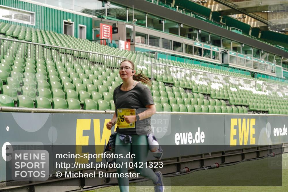 13.09.2026 - 21. swb-Marathon Bremen Michael Burmester http://msf.ph/oto/10421323 13.09.2026 10:44:46 Laufen im Stadion 10004, 10005, 10137, 10176, 10191, 10192, 10194, 10202, 10242, 10271, 10295, 10325, 10335, 10344, 10402, 10430, 10459, 10513, 10524, 10568, 10600, 10605, 10606, 10629, 10679, 10713, 10756, 10779, 10882, 10899, 10900, 10979, 10997, 10999, 11081, 11200, 11217, 11233, 11264, 11307, 11333, 11337, 11355, 11385, 11408, 11448, 11456, 11461, 11482, 11495, 11629, 11808, 11932, 11943, 12057, 12089, 12151, 12153, 12224, 12226, 12311, 12321, 12334, 12539 meine-sportfotos.de