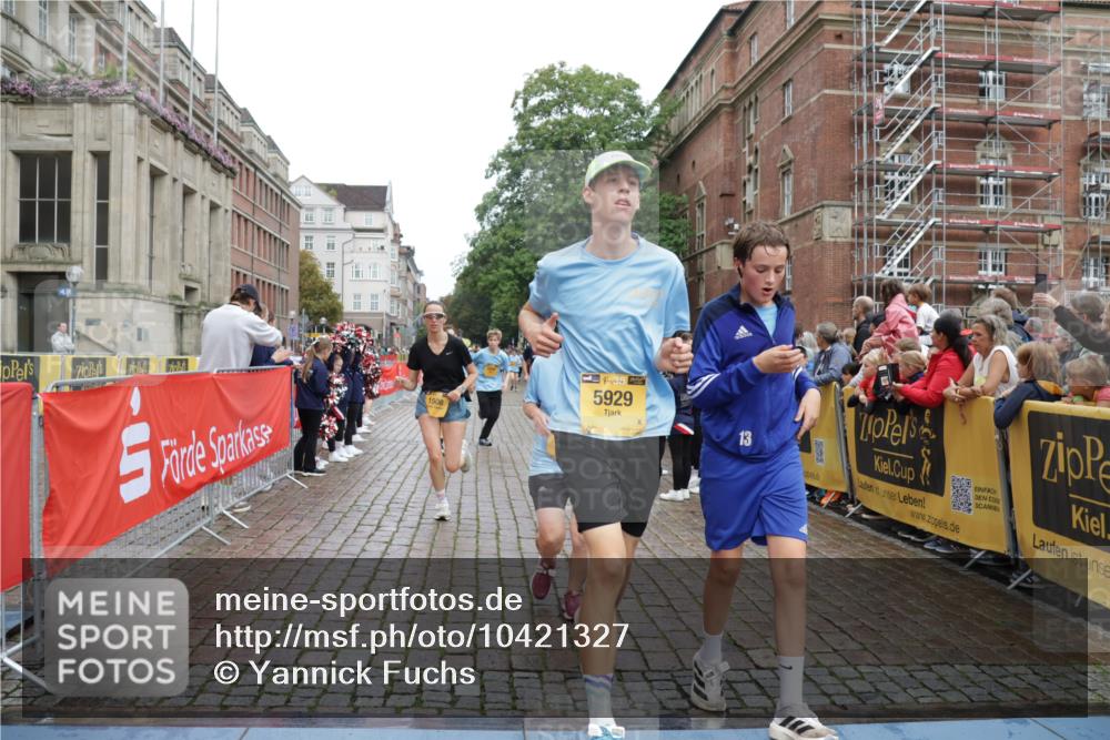 13.09.2026 - Kiel Lauf Yannick Fuchs http://msf.ph/oto/10421327 13.09.2026 09:43:17 Ziel 255, 623, 1508, 3041, 5929, 6377, 7099, 7532, 8808, 9933, 10047, 10118, 12259, 762, 1040, 1213, 3827, 3849, 3850, 4322, 5530, 7874, 8191, 8870, 9311, 9354, 9629, 11721, 11753, 12259, 12678, 40, 401, 1049, 1833, 1857, 4171, 4256, 7773, 7857, 7905, 8066, 8770, 8834, 10189, 10300, 11246, 12101, 12575, 142, 762, 4322, 8532, 9519, 9592, 9706 meine-sportfotos.de