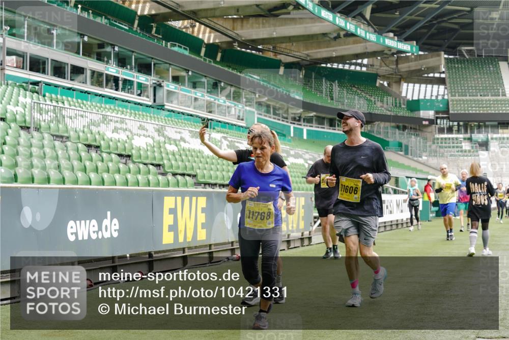 13.09.2026 - 21. swb-Marathon Bremen Michael Burmester http://msf.ph/oto/10421331 13.09.2026 10:44:47 Laufen im Stadion 10004, 10005, 10137, 10176, 10191, 10192, 10194, 10202, 10242, 10271, 10295, 10325, 10335, 10344, 10402, 10430, 10459, 10513, 10524, 10568, 10600, 10605, 10606, 10629, 10679, 10713, 10756, 10779, 10882, 10899, 10900, 10979, 10997, 10999, 11081, 11200, 11217, 11233, 11264, 11307, 11333, 11337, 11355, 11385, 11408, 11448, 11456, 11461, 11482, 11495, 11629, 11808, 11932, 11943, 12057, 12089, 12151, 12153, 12224, 12226, 12311, 12321, 12334, 12539 meine-sportfotos.de