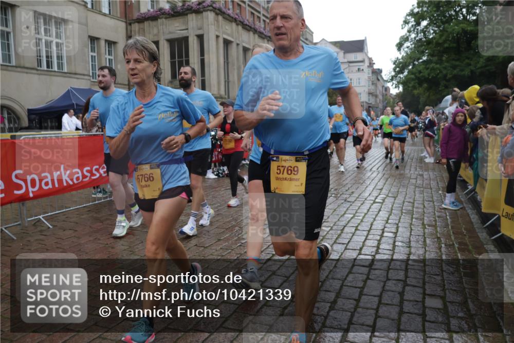 13.09.2026 - Kiel Lauf Yannick Fuchs http://msf.ph/oto/10421339 13.09.2026 10:54:04 Ziel 1740, 2683, 2746, 3024, 3269, 3649, 3886, 4045, 4101, 4264, 4276, 4525, 4581, 4867, 5119, 5392, 5506, 5621, 5626, 5650, 5675, 5678, 5680, 6394, 6519, 7276, 7518, 7535, 8639, 8925, 9088, 9517, 9618, 9666, 10084, 10119, 10146, 10766, 11486, 183, 661, 1117, 1199, 1424, 2033, 2225, 2433, 2692, 2843, 3027, 3092, 3498, 3817, 3822, 3922, 3962, 4249, 4515, 4633, 4657, 4701, 5073, 5203, 5285, 5427, 5431, 5766, 5769, 5788, 5884, 7021, 7132, 11166, 11537, 243 meine-sportfotos.de