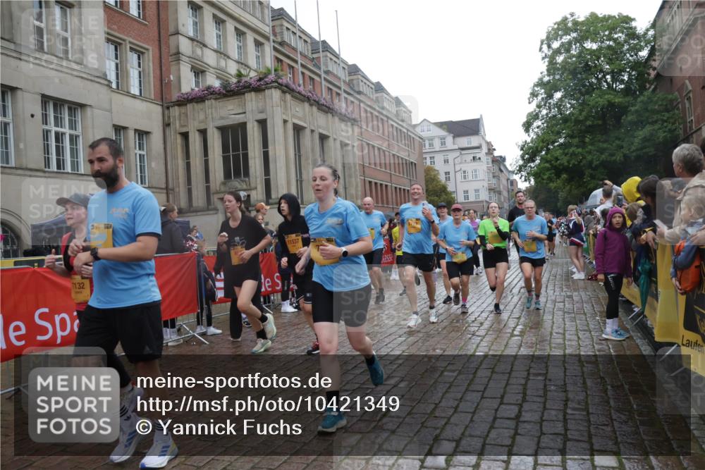 13.09.2026 - Kiel Lauf Yannick Fuchs http://msf.ph/oto/10421349 13.09.2026 10:54:05 Ziel 1740, 2471, 2683, 2746, 3024, 3269, 3293, 3649, 3886, 4045, 4101, 4264, 4276, 4525, 4581, 4582, 4867, 5119, 5392, 5506, 5621, 5626, 5650, 5675, 5678, 5680, 6519, 7276, 7518, 7535, 8925, 9088, 9517, 9618, 9666, 10084, 10119, 10146, 10443, 11486, 11961, 183, 661, 1117, 1199, 1424, 2033, 2225, 2433, 2692, 2843, 3027, 3092, 3498, 3817, 3822, 3922, 3962, 4249, 4515, 4633, 4657, 4701, 5073, 5203, 5285, 5427, 5431, 5626, 5766, 5884, 7021, 7132, 11166, 11537, 243 meine-sportfotos.de