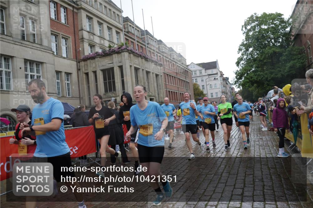 13.09.2026 - Kiel Lauf Yannick Fuchs http://msf.ph/oto/10421351 13.09.2026 10:54:05 Ziel 1740, 2471, 2683, 2746, 3024, 3269, 3293, 3649, 3886, 4045, 4101, 4264, 4276, 4525, 4581, 4582, 4867, 5119, 5392, 5506, 5621, 5626, 5650, 5675, 5678, 5680, 6519, 7276, 7518, 7535, 8925, 9088, 9517, 9618, 9666, 10084, 10119, 10146, 10443, 11486, 11961, 183, 661, 1117, 1199, 1424, 2033, 2225, 2433, 2692, 2843, 3027, 3092, 3498, 3817, 3822, 3922, 3962, 4249, 4515, 4633, 4657, 4701, 5073, 5203, 5285, 5427, 5431, 5626, 5766, 5884, 7021, 7132, 11166, 11537, 243 meine-sportfotos.de
