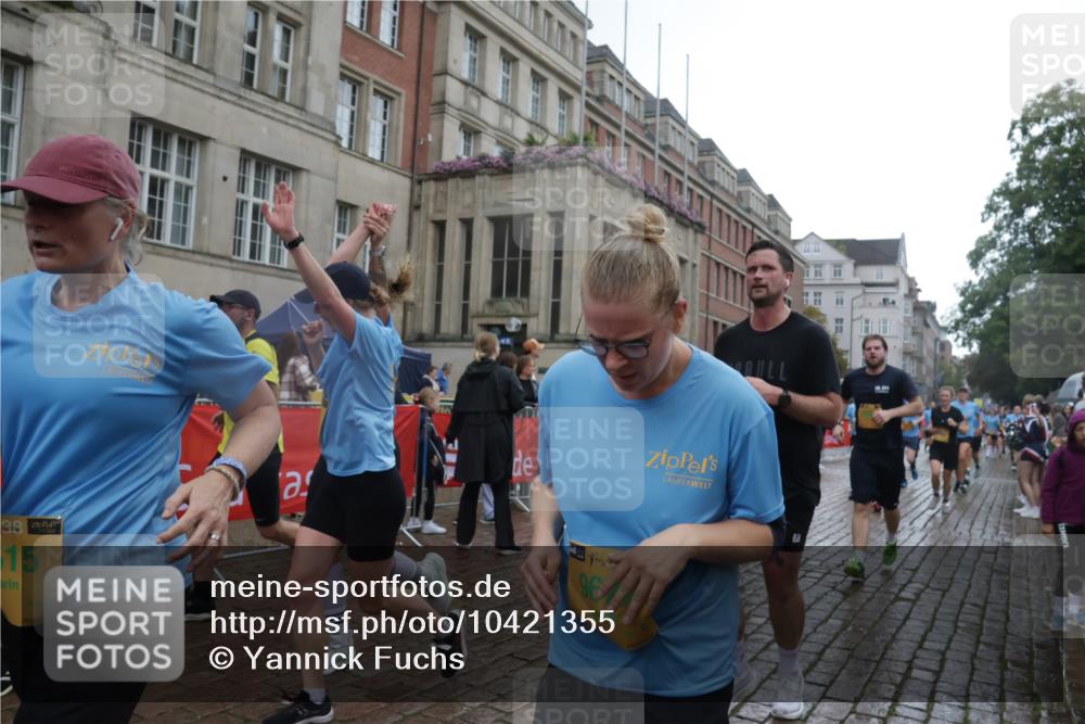 13.09.2026 - Kiel Lauf Yannick Fuchs http://msf.ph/oto/10421355 13.09.2026 10:54:08 Ziel 243, 548, 1343, 1740, 2196, 2471, 2579, 2746, 3024, 3269, 3293, 3337, 3649, 3886, 4101, 4264, 4525, 4581, 4582, 4867, 5119, 5392, 5621, 5675, 5678, 5680, 6519, 6888, 7276, 7518, 7535, 8849, 8925, 9088, 9400, 9517, 9618, 9666, 10084, 10119, 10146, 10443, 11486, 11961, 12746, 183, 661, 1117, 1199, 1424, 2033, 2225, 2433, 2683, 2843, 3027, 3092, 3817, 3822, 3886, 3922, 3962, 4045, 4101, 4249, 4276, 4515, 4581, 4633, 4701, 4867, 5073, 5203, 5427, 5431, 5506, 5626, 5650, 5884 meine-sportfotos.de