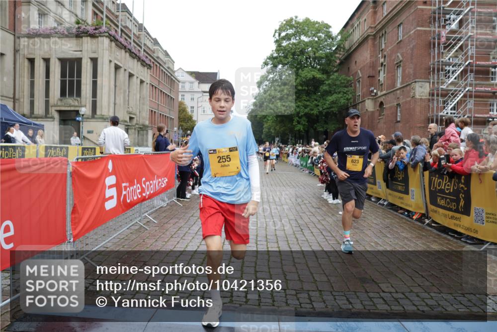 13.09.2026 - Kiel Lauf Yannick Fuchs http://msf.ph/oto/10421356 13.09.2026 09:43:20 Ziel 255, 623, 1508, 4256, 5929, 6377, 7099, 7532, 8066, 8808, 9933, 10047, 10118, 762, 1040, 1213, 3041, 3827, 3849, 3850, 5530, 7874, 8191, 8870, 9311, 9354, 9629, 11721, 11753, 12259, 12678, 40, 401, 1049, 1833, 1857, 4171, 7773, 7857, 7905, 8770, 8834, 9323, 9934, 10189, 10300, 10460, 11246, 12101, 12164, 12575, 142, 762, 3827, 4322, 8532, 9519, 9592, 11721 meine-sportfotos.de