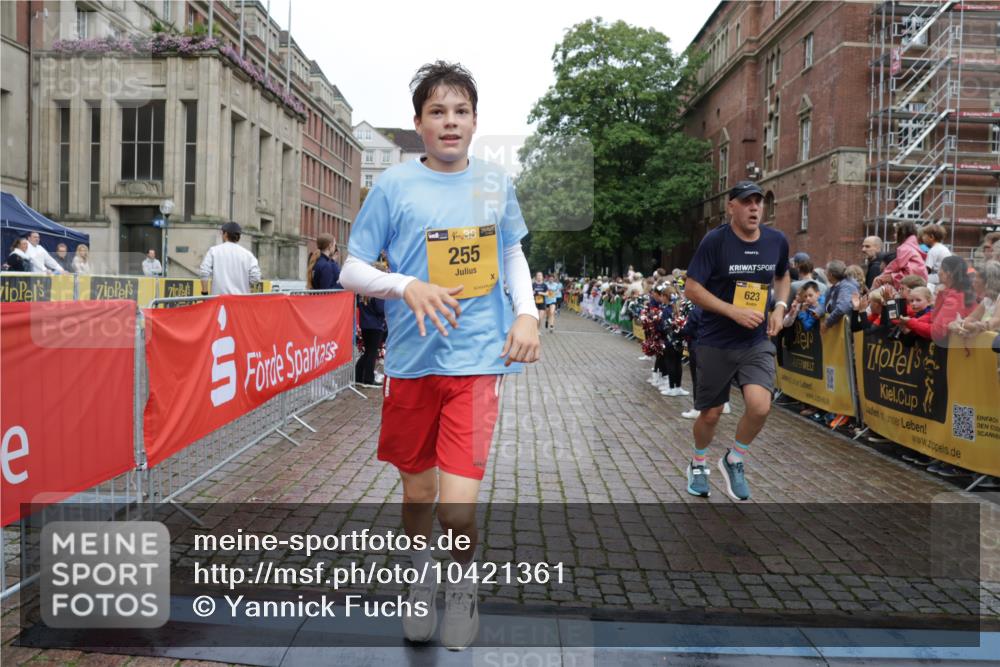 13.09.2026 - Kiel Lauf Yannick Fuchs http://msf.ph/oto/10421361 13.09.2026 09:43:20 Ziel 255, 623, 1508, 4256, 5929, 6377, 7099, 7532, 8066, 8808, 9933, 10047, 10118, 762, 1040, 1213, 3041, 3827, 3849, 3850, 5530, 7874, 8191, 8870, 9311, 9354, 9629, 11721, 11753, 12259, 12678, 40, 401, 1049, 1833, 1857, 4171, 7773, 7857, 7905, 8770, 8834, 9323, 9934, 10189, 10300, 10460, 11246, 12101, 12164, 12575, 142, 762, 3827, 4322, 8532, 9519, 9592, 11721 meine-sportfotos.de