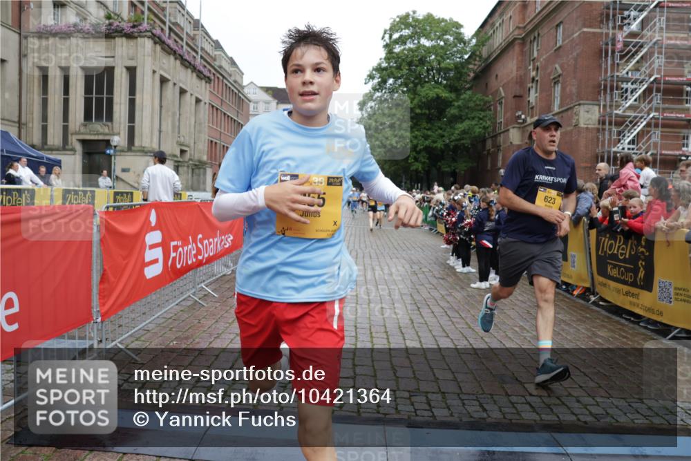 13.09.2026 - Kiel Lauf Yannick Fuchs http://msf.ph/oto/10421364 13.09.2026 09:43:20 Ziel 255, 623, 1508, 4256, 5929, 6377, 7099, 7532, 8066, 8808, 9933, 10047, 10118, 762, 1040, 1213, 3041, 3827, 3849, 3850, 5530, 7874, 8191, 8870, 9311, 9354, 9629, 11721, 11753, 12259, 12678, 40, 401, 1049, 1833, 1857, 4171, 7773, 7857, 7905, 8770, 8834, 9323, 9934, 10189, 10300, 10460, 11246, 12101, 12164, 12575, 142, 762, 3827, 4322, 8532, 9519, 9592, 11721 meine-sportfotos.de
