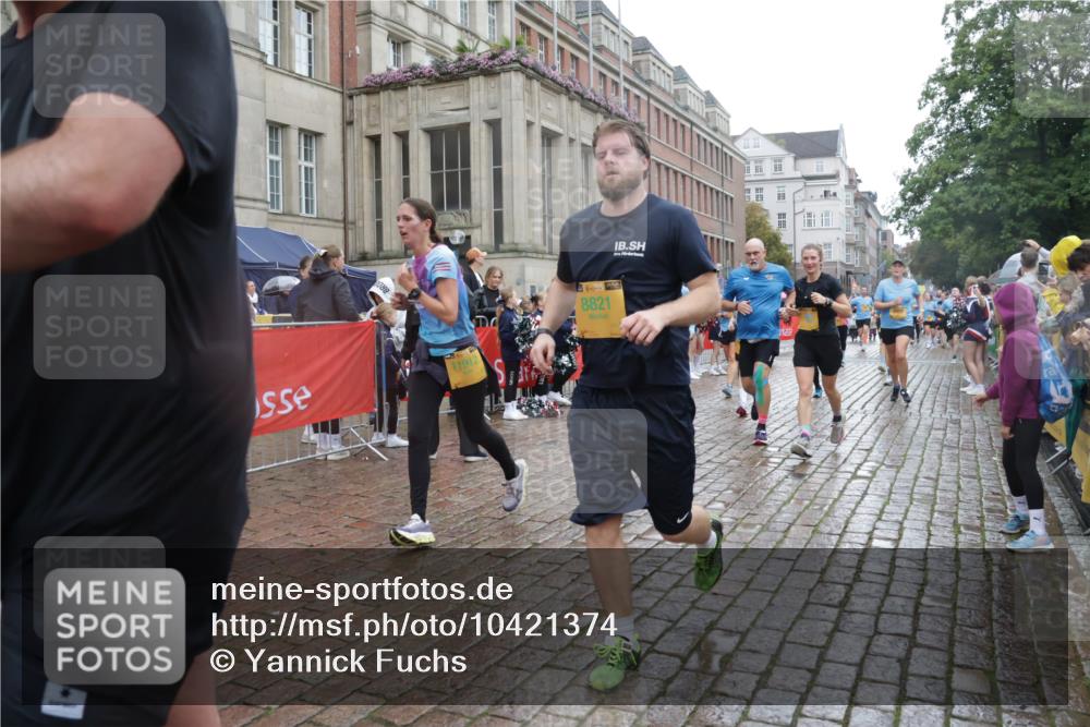 13.09.2026 - Kiel Lauf Yannick Fuchs http://msf.ph/oto/10421374 13.09.2026 10:54:09 Ziel 243, 548, 1343, 1740, 2196, 2471, 2579, 2746, 3024, 3269, 3293, 3337, 3649, 4264, 4310, 4525, 4582, 5119, 5392, 5621, 5675, 5678, 5680, 6519, 6888, 7276, 7518, 7535, 8849, 8925, 9088, 9400, 9517, 9618, 9863, 10084, 10119, 10443, 11961, 12746, 183, 661, 1117, 1199, 1424, 2033, 2225, 2433, 2683, 2843, 3027, 3092, 3817, 3822, 3886, 3922, 3962, 4045, 4101, 4249, 4276, 4581, 4633, 4701, 4867, 5073, 5203, 5427, 5431, 5506, 5626, 5650, 5675, 5678, 5884, 7518, 183 meine-sportfotos.de