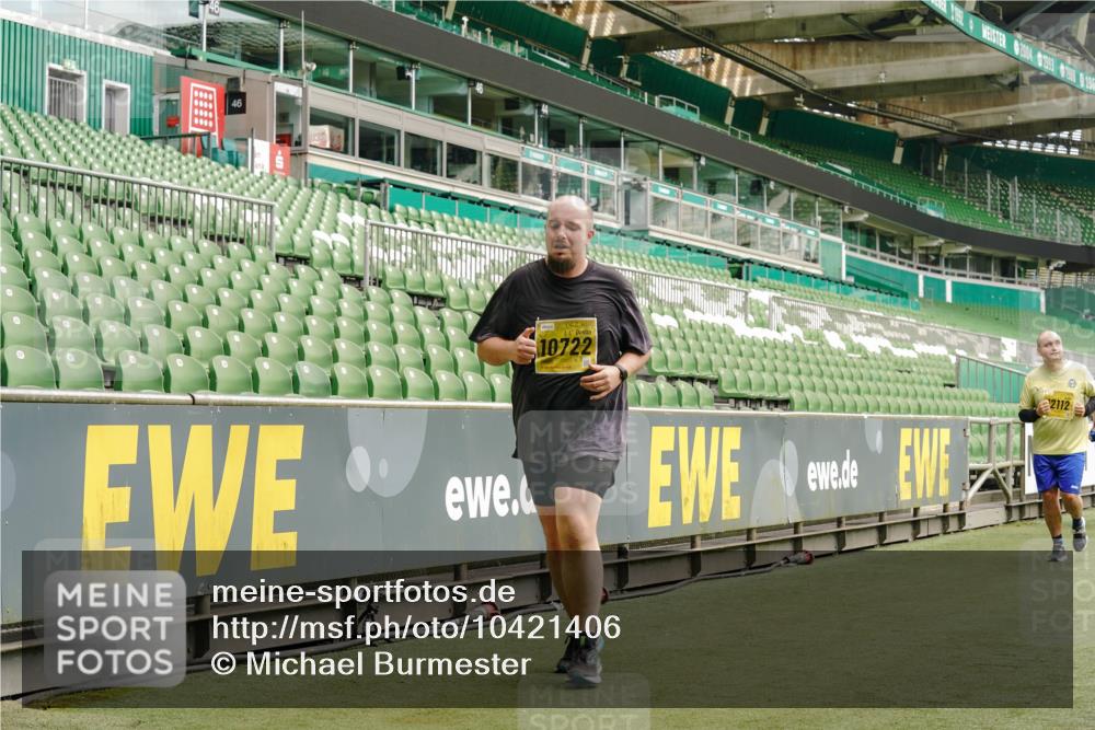 13.09.2026 - 21. swb-Marathon Bremen Michael Burmester http://msf.ph/oto/10421406 13.09.2026 10:44:51 Laufen im Stadion 10005, 10137, 10176, 10191, 10192, 10194, 10202, 10242, 10271, 10295, 10325, 10335, 10344, 10402, 10430, 10459, 10513, 10524, 10568, 10600, 10605, 10606, 10629, 10651, 10679, 10713, 10756, 10779, 10882, 10899, 10900, 10979, 10997, 10999, 11081, 11200, 11217, 11233, 11264, 11307, 11333, 11337, 11355, 11385, 11408, 11448, 11456, 11461, 11482, 11495, 11629, 11808, 11932, 11943, 12057, 12089, 12151, 12153, 12177, 12178, 12224, 12226, 12311, 12321, 12334, 12539 meine-sportfotos.de