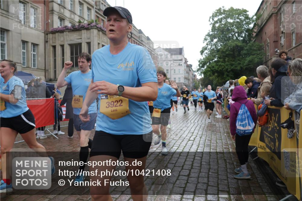 13.09.2026 - Kiel Lauf Yannick Fuchs http://msf.ph/oto/10421408 13.09.2026 10:54:13 Ziel 243, 548, 932, 1343, 1613, 1740, 1765, 2196, 2471, 2579, 2746, 3293, 3337, 3649, 3729, 4264, 4310, 4525, 4582, 4827, 5119, 5392, 6519, 6888, 7276, 7535, 8640, 8849, 8925, 9088, 9400, 9517, 9618, 9863, 10084, 10119, 10443, 11961, 12746, 661, 1117, 1424, 2033, 2225, 2433, 2683, 2843, 3024, 3092, 3269, 3817, 3822, 3886, 3922, 3962, 4045, 4101, 4249, 4276, 4581, 4633, 4701, 4867, 5073, 5203, 5427, 5431, 5506, 5621, 5626, 5650, 5675, 5678, 5680, 5884, 7518, 7535, 183 meine-sportfotos.de